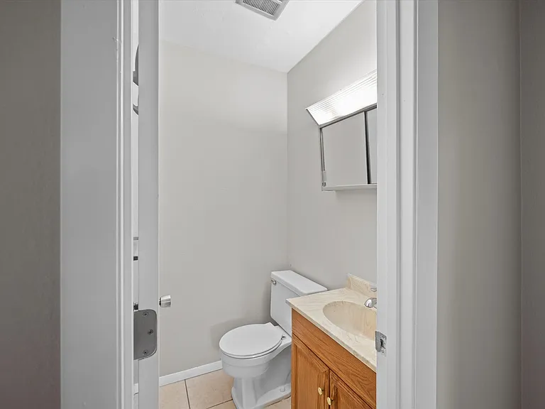 Toledo Circle Apartments — Photo 15