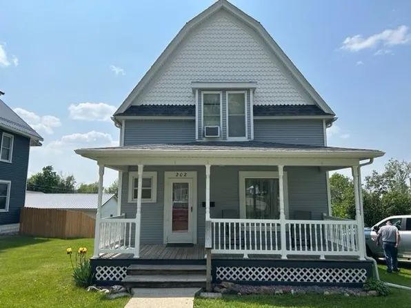 202 S Broadway St, Toledo, IA 52342