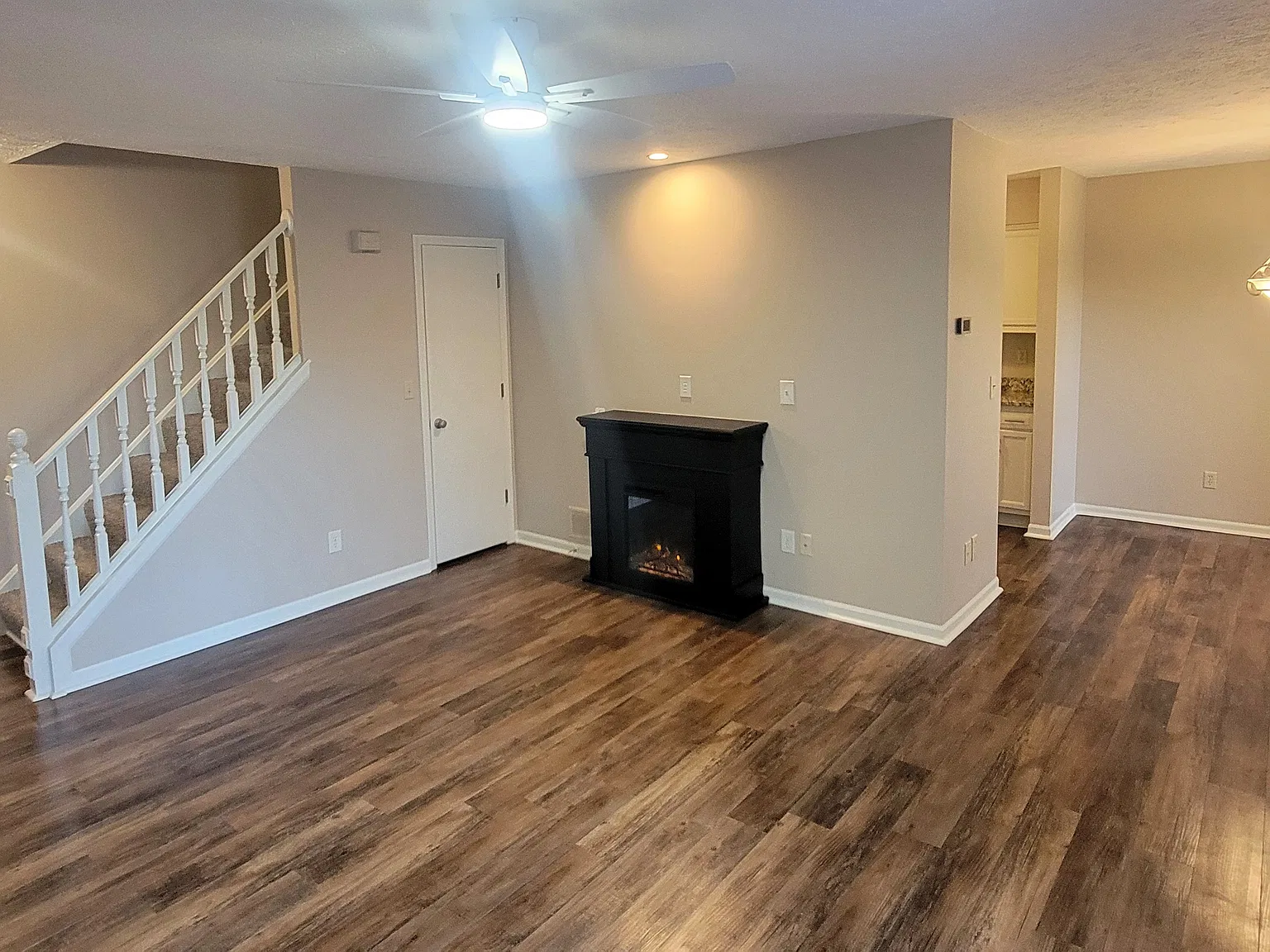 2 bed, 1.5 bath, 1100 sqft, $1,295 — Photo 3