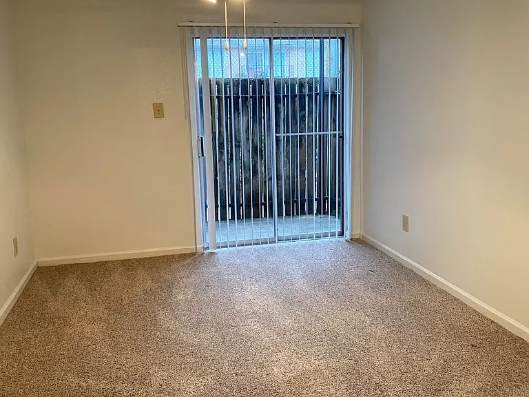 Emerald Cove Apartments — Photo 113