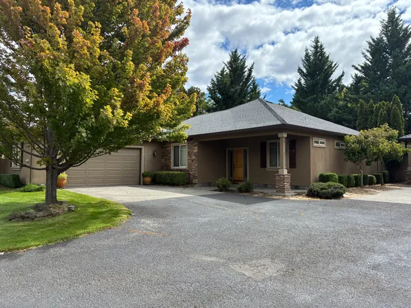 2744 Lone Pine Rd, Medford, OR 97504