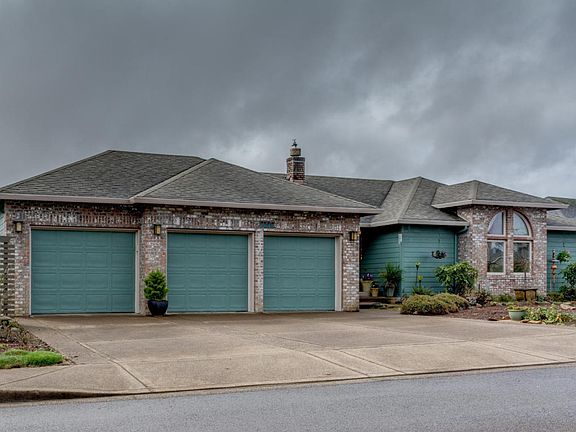 3rd image of 2640 NE 49th Ct