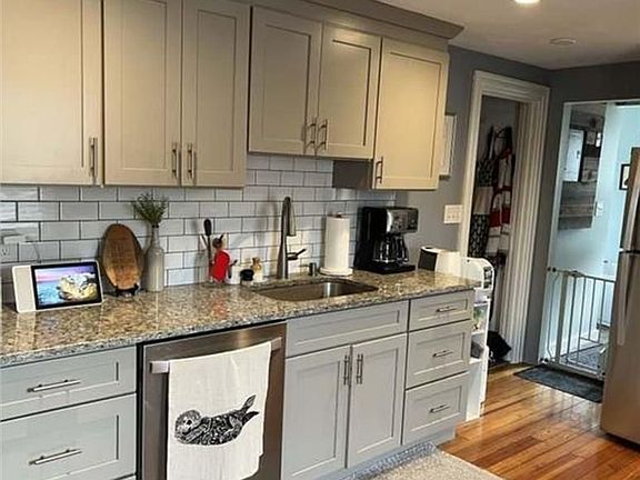 2nd image of 118 Wentworth Ave Floor 3