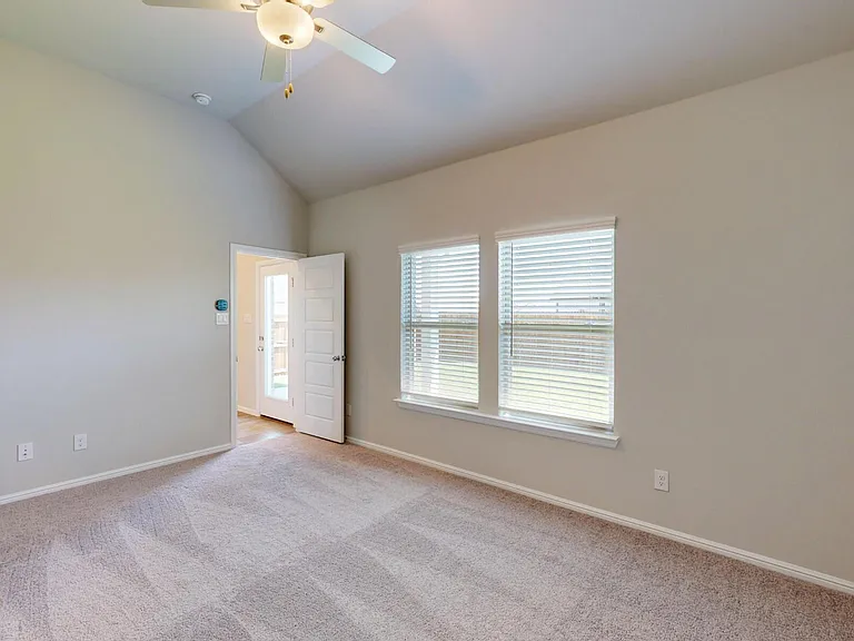 405 Wydown Dr — Photo 17