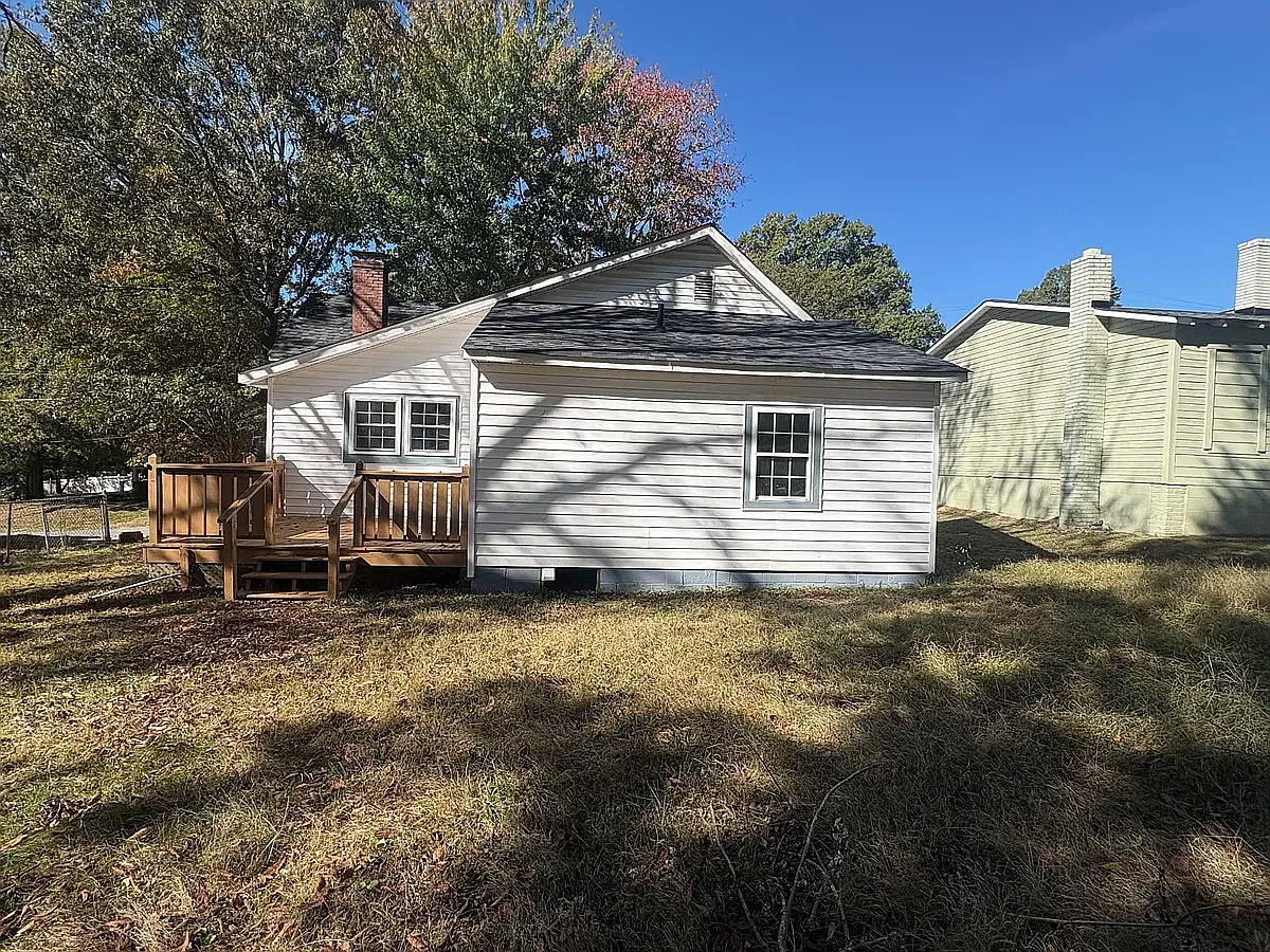 3 bed, 1240 sqft, $1,700 — Photo 2