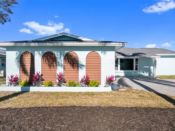 11145 4th St E, Treasure Island, FL 33706