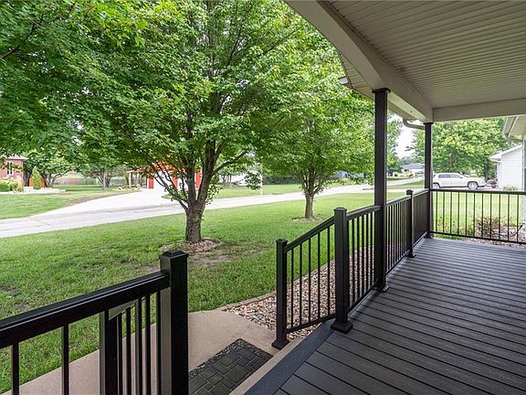 4th image of 53 Lakeshore Dr
