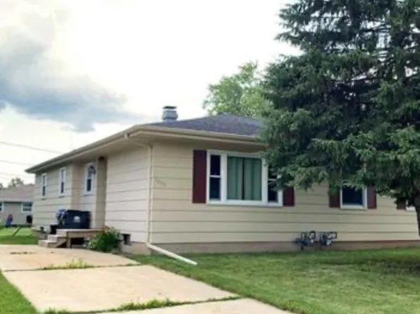 1099 Laurel Ct, Neenah, WI 54956