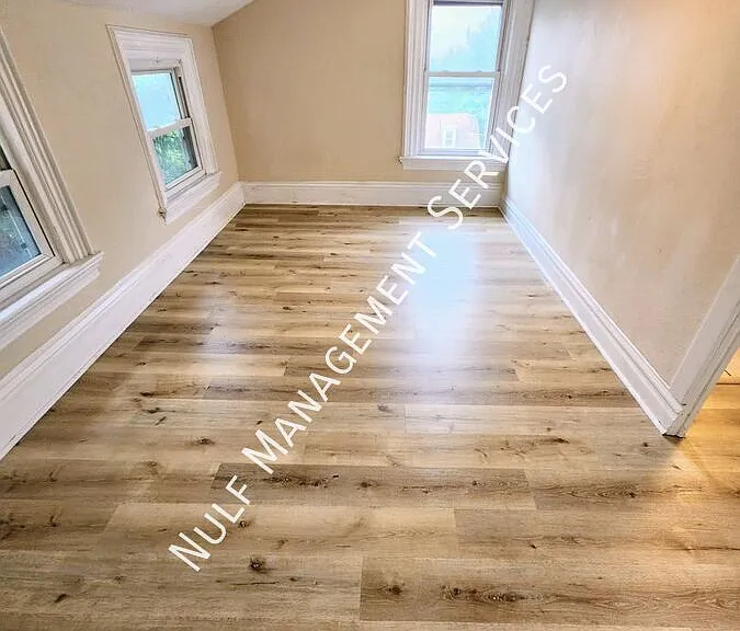 1607 Arlington Ave — Photo 3