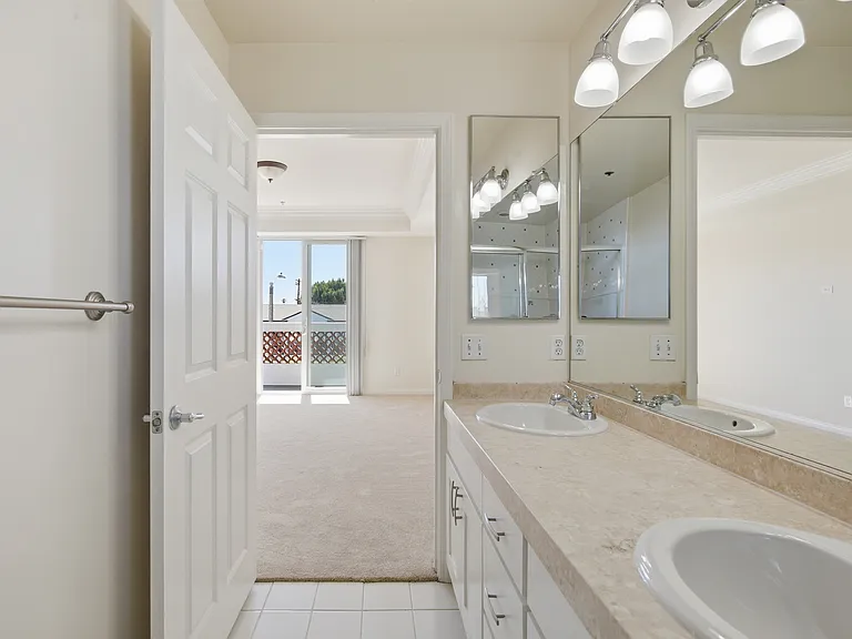 830 N Alfred St #202 — Photo 17