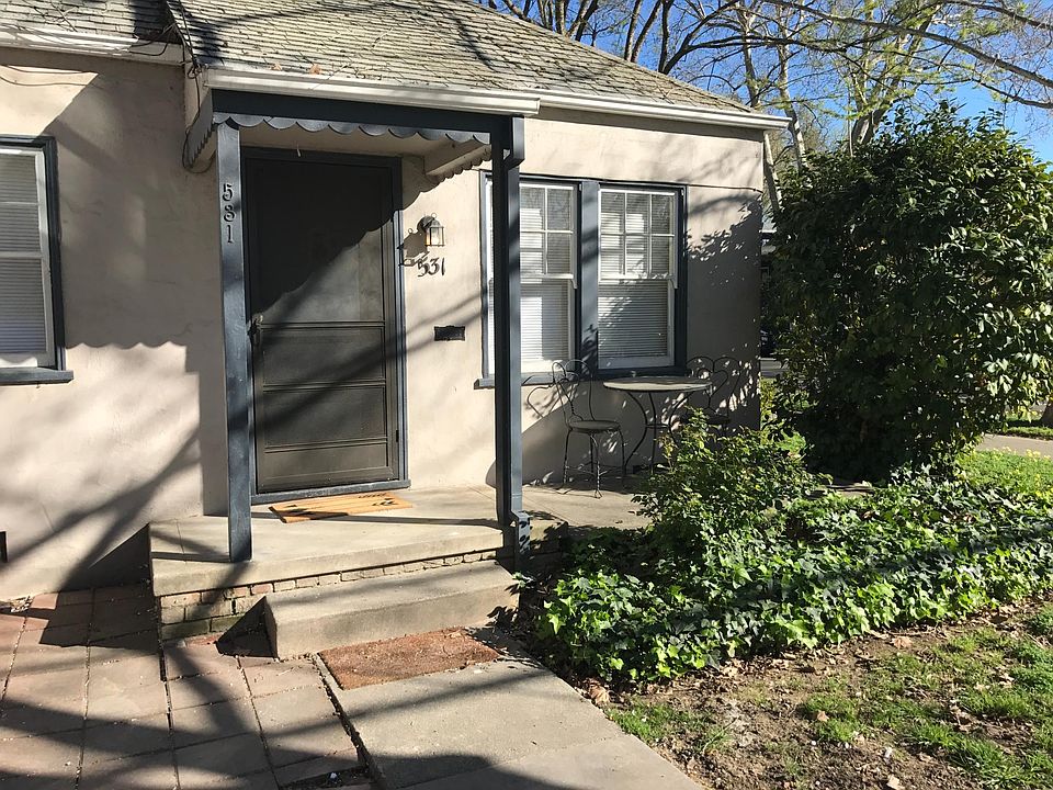 Front of unit (now has a fenced yard)