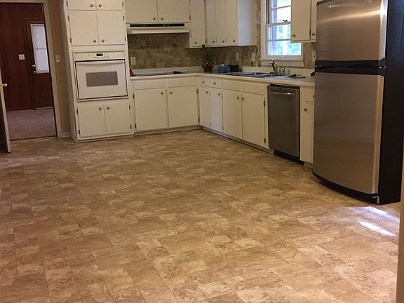 3rd image of 4207 Hillsboro Dr