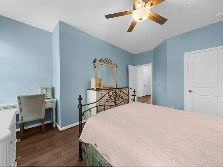 410 Rose Garden Ln — Photo 41