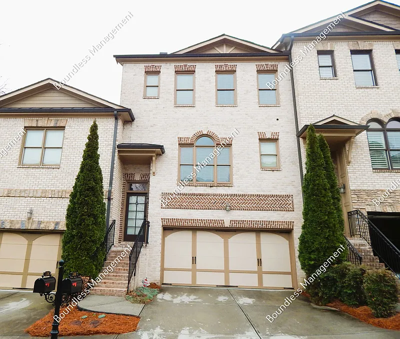 Scenic Lake Townhomes — Photo 1