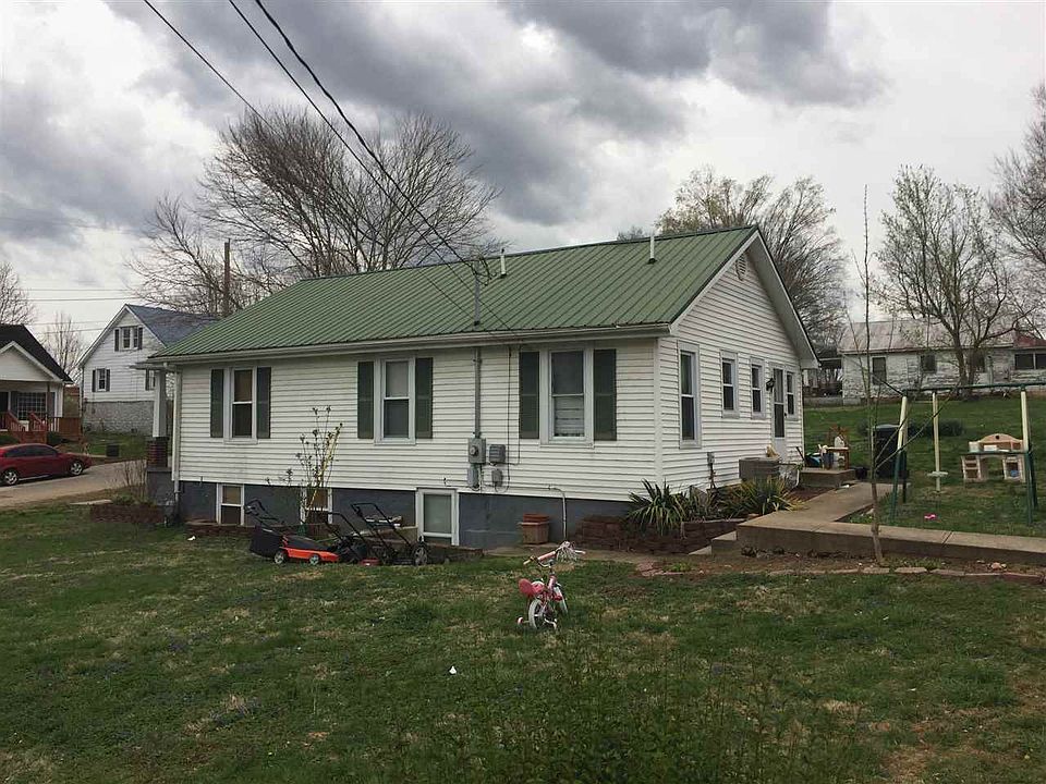 2nd image of 402 W Center St