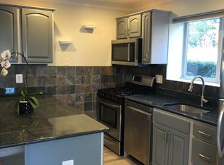 416 S Veitch St APT 103, Arlington, VA 22204
