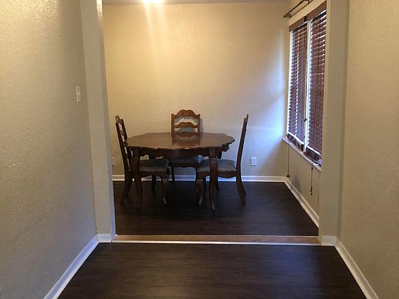 3rd image of 212 Winding Way St