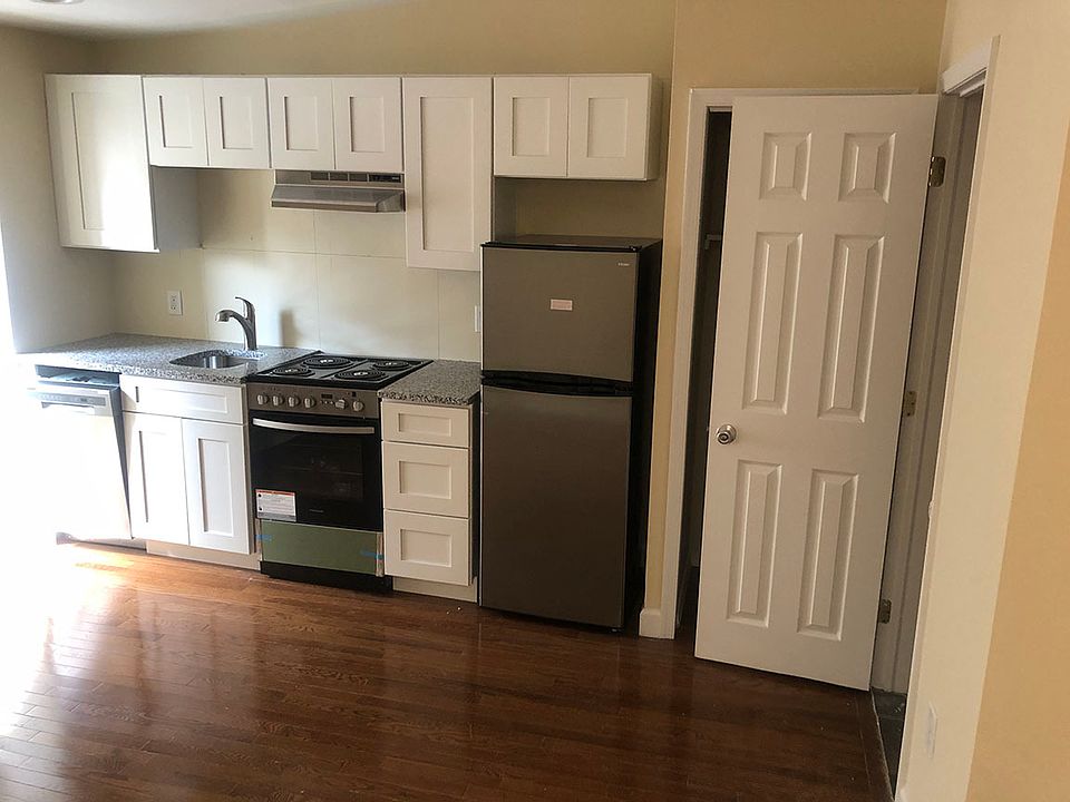 1st image of 316 S 15th St #14049897