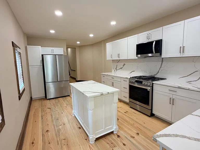 121 E Union St — Photo 11