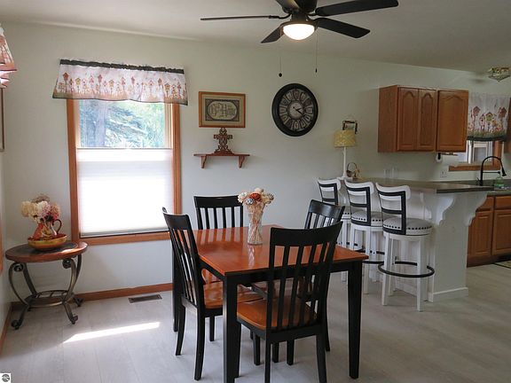 2nd image of 3774 Driftwood Dr