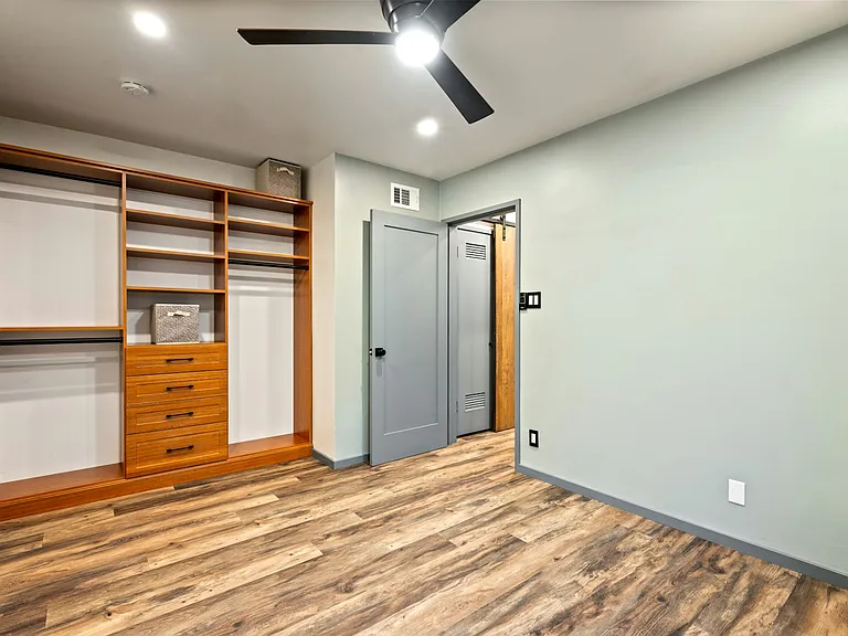 7424 W 85th St — Photo 17