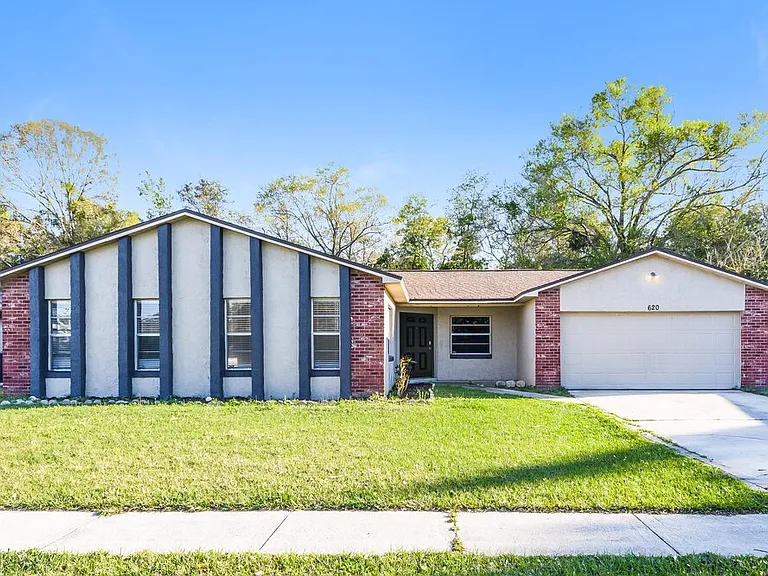620 Riverwoods Cir — Photo 1