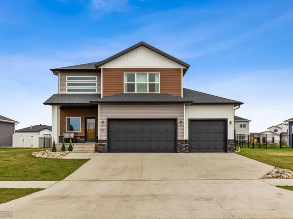 3051 Prairie Farms Cir S, Fargo, ND 58104