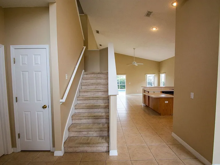 421 Lockbreeze Dr — Photo 4