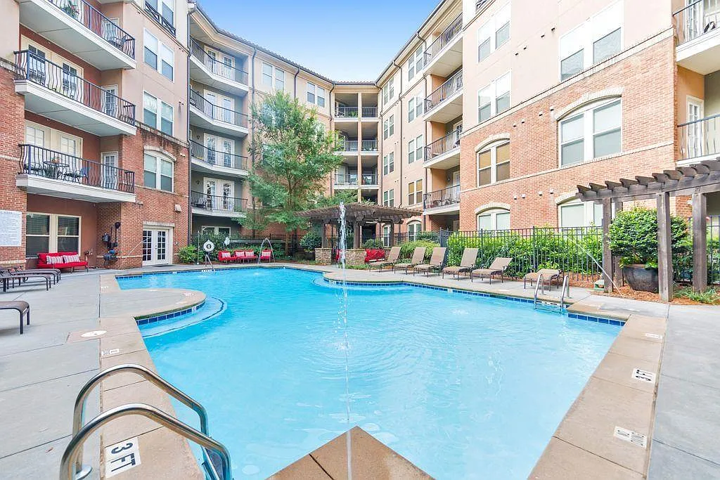 2 bed, $2,300 — Photo 4
