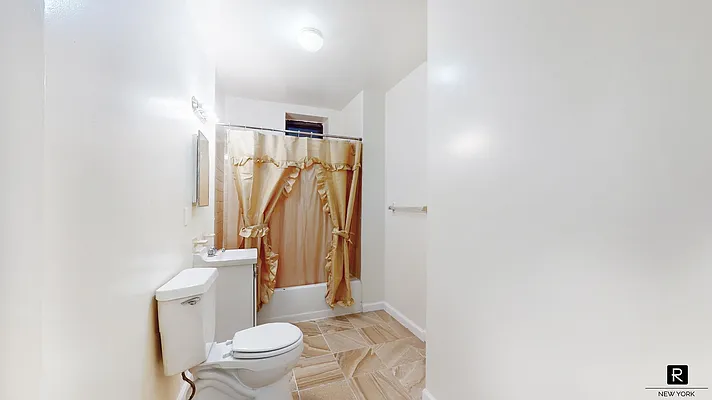 Sold by R New York | media 4