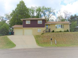 1252 N Parkview Dr, Bismarck, ND 58501