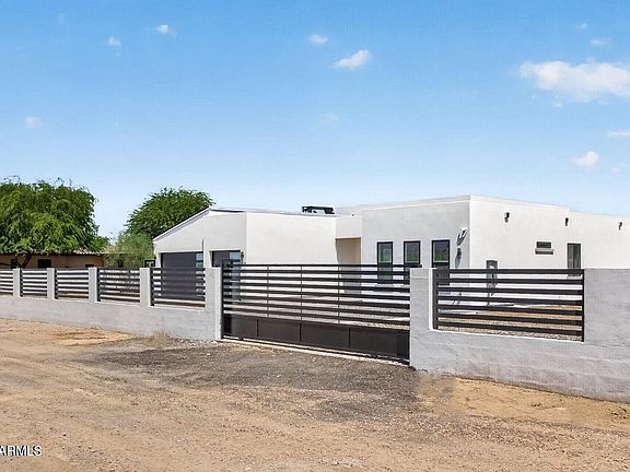 3rd image of 3024 W South Mountain Avenue
