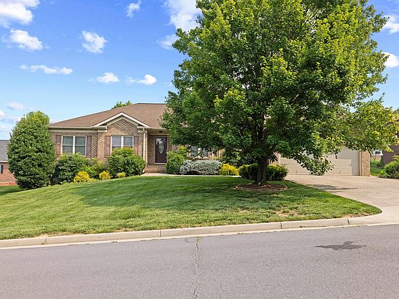 4th image of 319 Melvin Cir