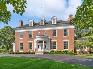 100 Pembroke Dr, Lake Forest, IL 60045