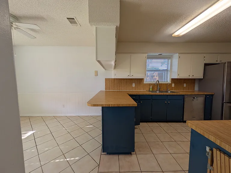 2305 Stockbridge Ct — Photo 12