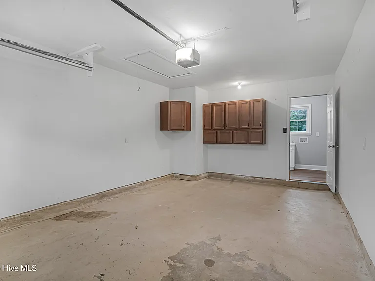 236 White Oak Blvd — Photo 20