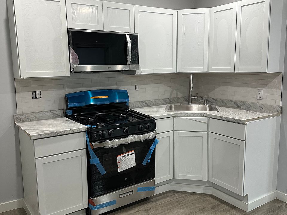 1st image of 31 Ayr St #1