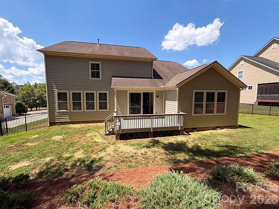 5th image of 147 Monteray Oaks Cir