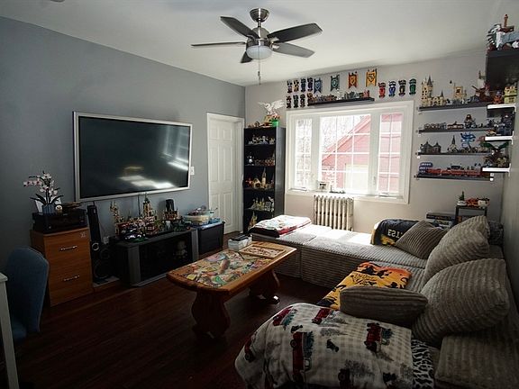 4th image of 230 Main St