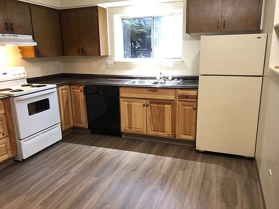 3rd image of 978 NW Cleveland Ave APT 1
