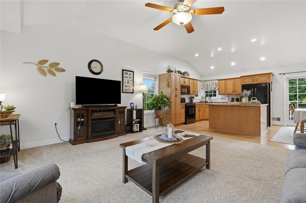 96 James St, Lemont Furnace, PA - More