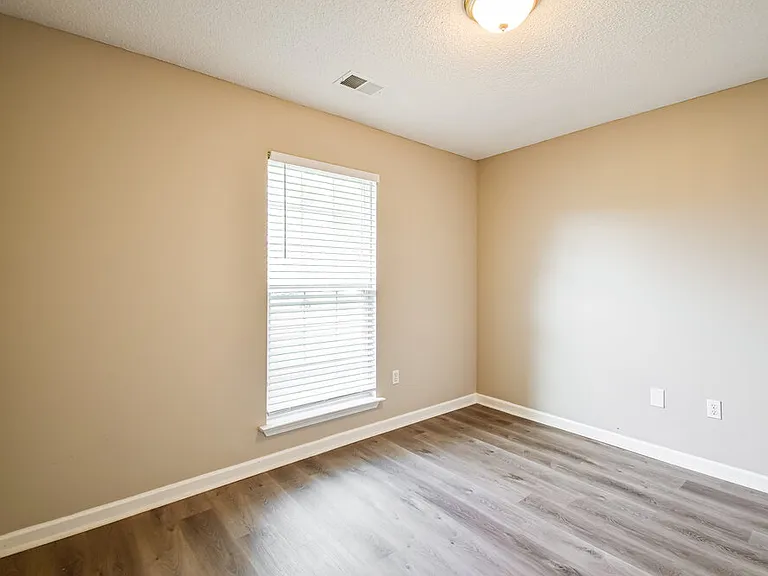 8153 Green Valley Cv — Photo 13