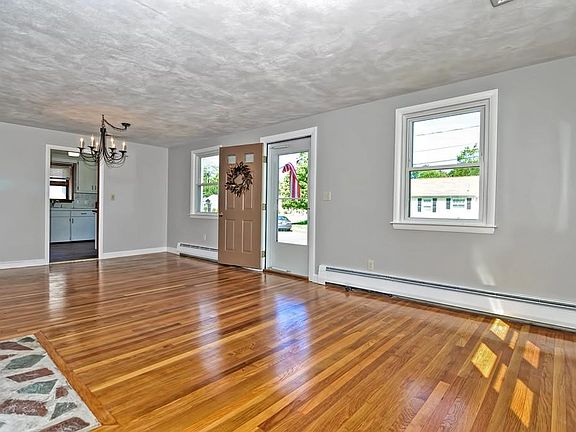 4th image of 38 Varwood Cir