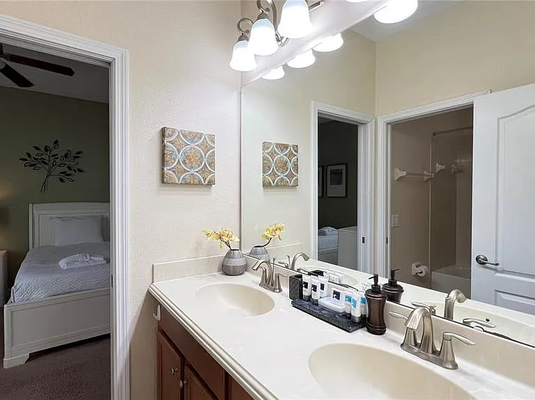 2353 Victoria Dr — Photo 14