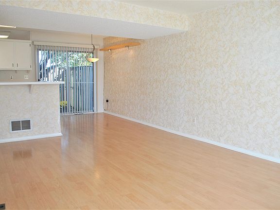 4th image of 4836 Stoneybrook Blvd