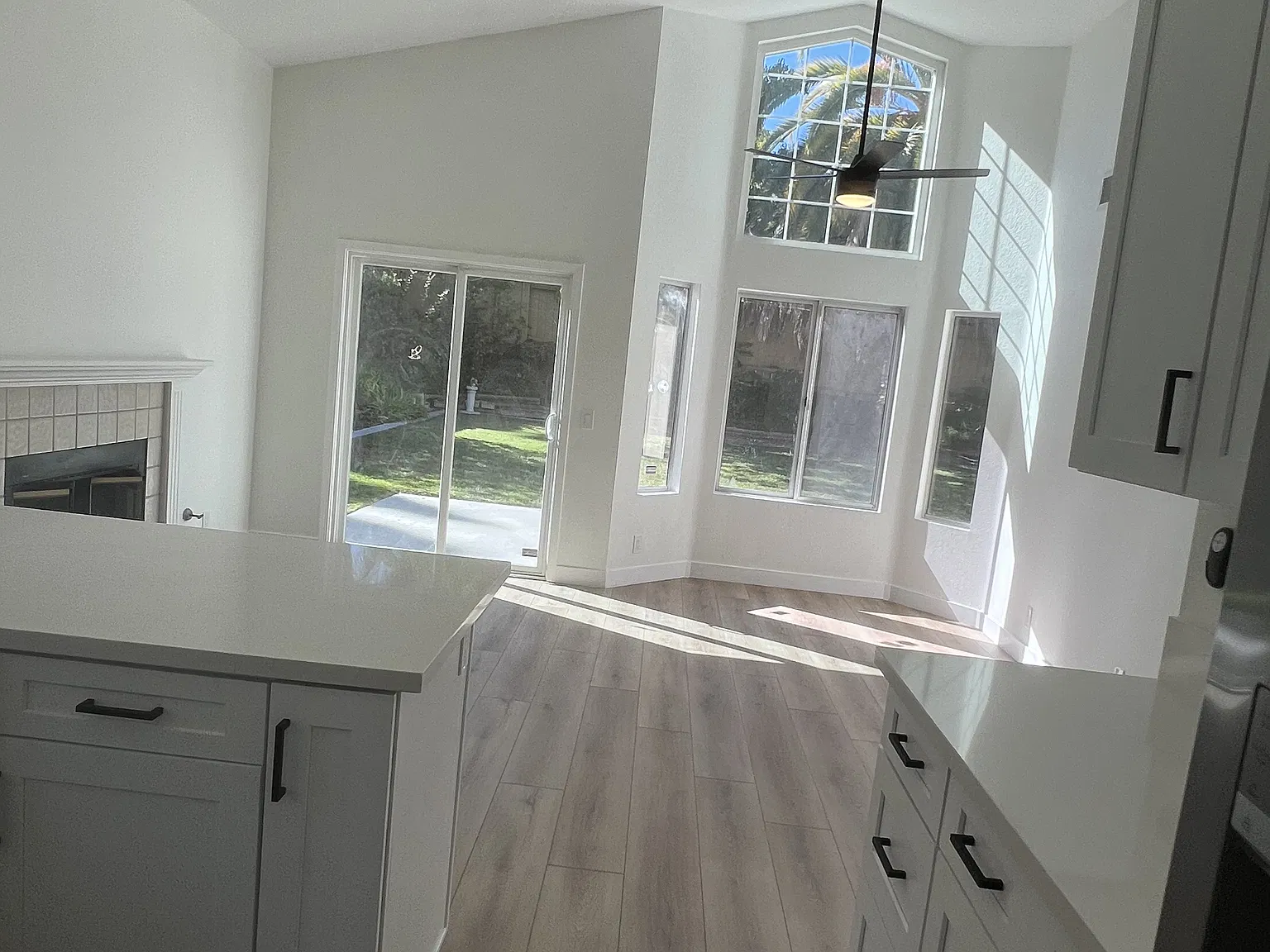 3 bed, 1750 sqft, $4,105 — Photo 4