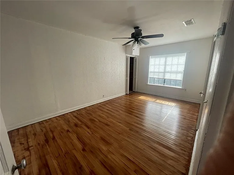 822 E Warren Ave — Photo 7
