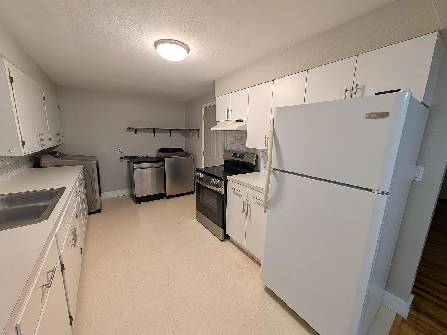2 bed, 900 sqft, $2,100 — Photo 3