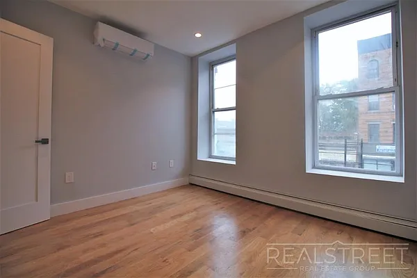 Rented by Real Street Inc | media 6