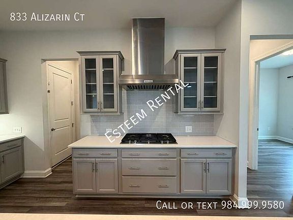 4th image of 833 Alizarin Ct